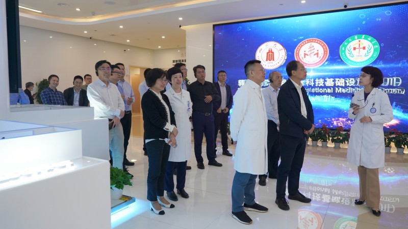 1、考察參觀四川大學轉(zhuǎn)化醫(yī)學國家重大科技基礎(chǔ)設(shè)施.jpg