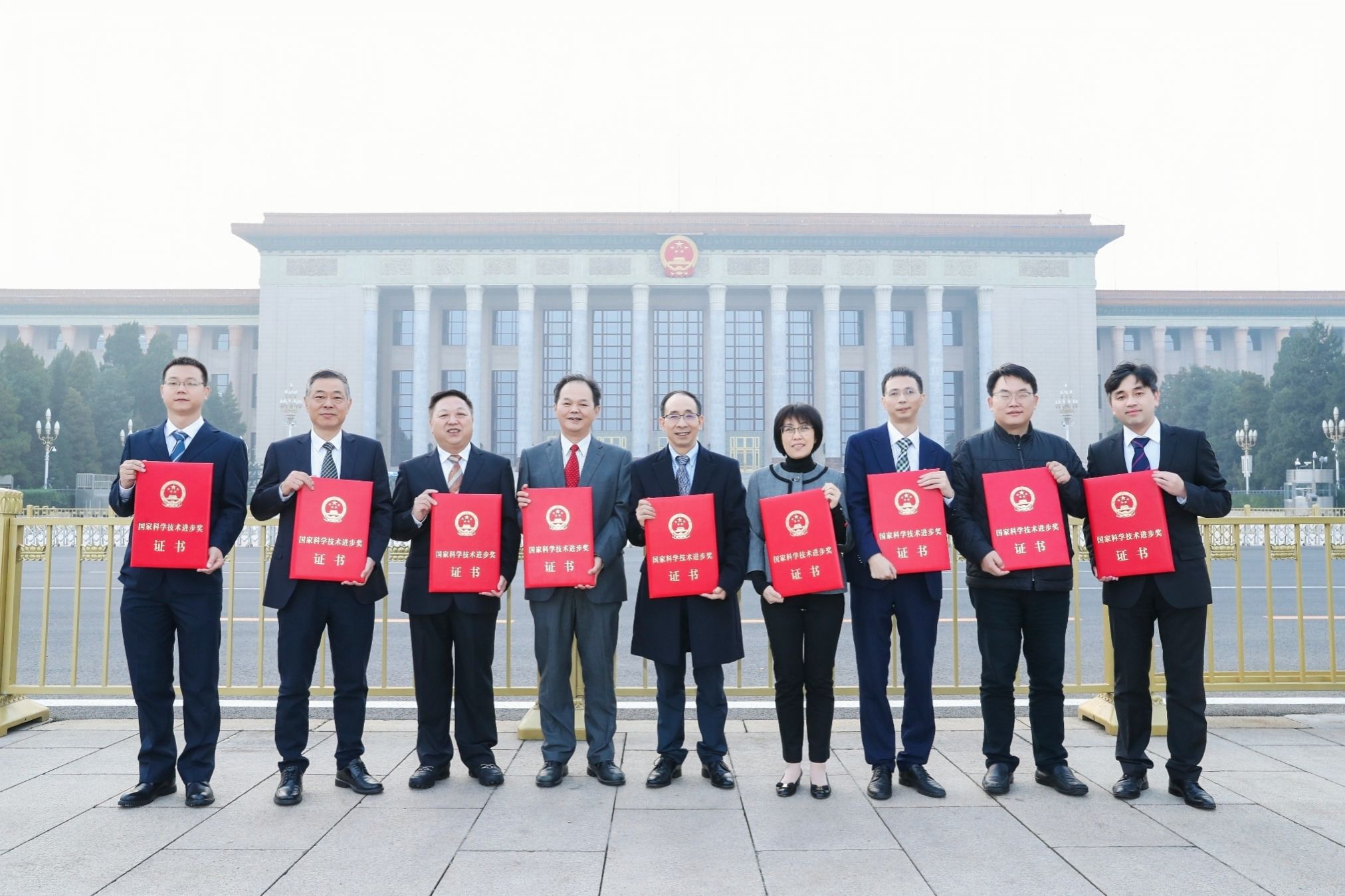 李百戰教授團隊獲獎合照.jpg
